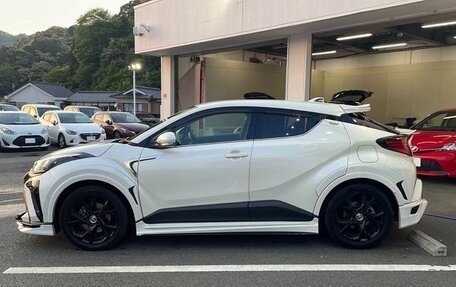 Toyota C-HR I рестайлинг, 2022 год, 1 480 000 рублей, 8 фотография