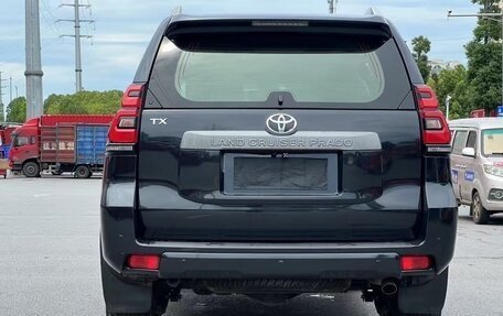 Toyota Land Cruiser Prado 150 рестайлинг 2, 2018 год, 4 245 000 рублей, 5 фотография