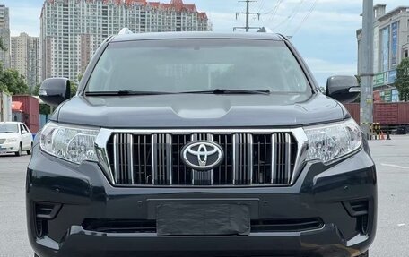 Toyota Land Cruiser Prado 150 рестайлинг 2, 2018 год, 4 245 000 рублей, 2 фотография