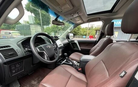 Toyota Land Cruiser Prado 150 рестайлинг 2, 2018 год, 4 245 000 рублей, 8 фотография