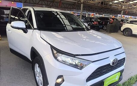 Toyota RAV4, 2022 год, 1 997 010 рублей, 6 фотография