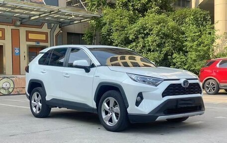 Toyota RAV4, 2021 год, 2 300 010 рублей, 2 фотография