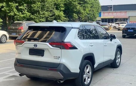 Toyota RAV4, 2021 год, 2 300 010 рублей, 3 фотография