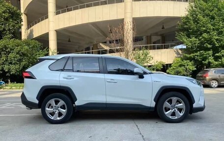 Toyota RAV4, 2021 год, 2 300 010 рублей, 6 фотография