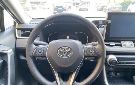 Toyota RAV4, 2021 год, 2 300 010 рублей, 8 фотография