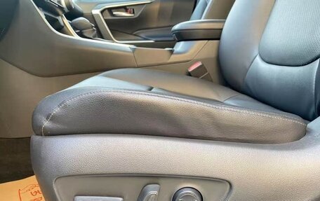 Toyota RAV4, 2021 год, 2 300 010 рублей, 12 фотография