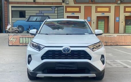 Toyota RAV4, 2021 год, 2 300 010 рублей, 4 фотография
