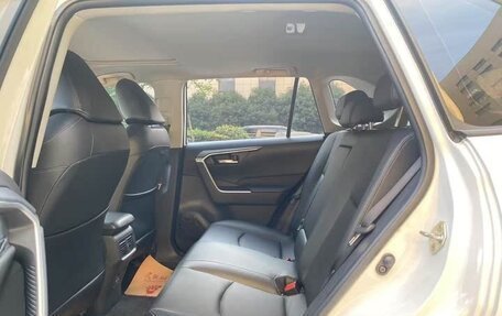 Toyota RAV4, 2021 год, 2 300 010 рублей, 15 фотография