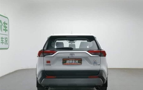 Toyota RAV4, 2021 год, 1 965 010 рублей, 2 фотография
