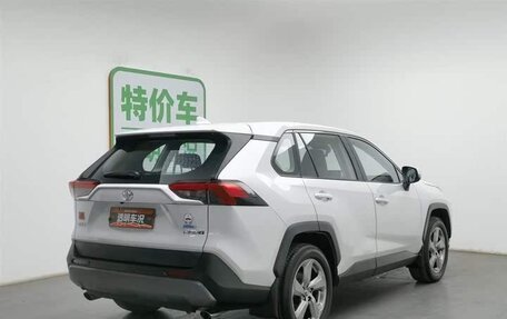 Toyota RAV4, 2021 год, 1 965 010 рублей, 3 фотография