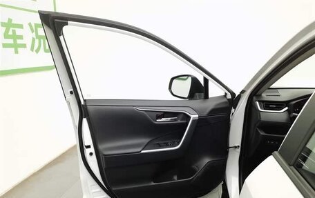 Toyota RAV4, 2021 год, 1 965 010 рублей, 7 фотография