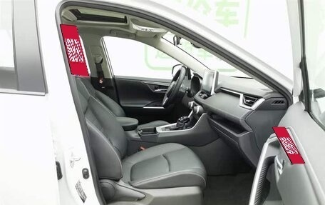 Toyota RAV4, 2021 год, 1 965 010 рублей, 10 фотография