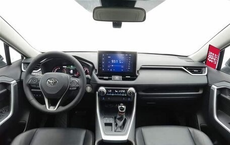 Toyota RAV4, 2021 год, 1 965 010 рублей, 21 фотография
