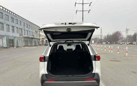 Toyota RAV4, 2021 год, 2 925 010 рублей, 7 фотография