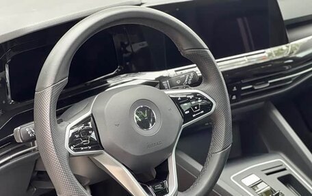 Volkswagen Golf VIII, 2022 год, 1 980 000 рублей, 6 фотография