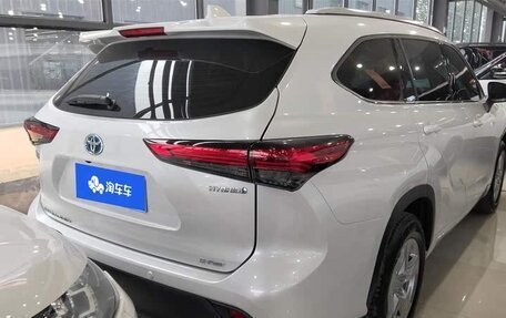 Toyota Highlander, 2022 год, 3 410 010 рублей, 2 фотография