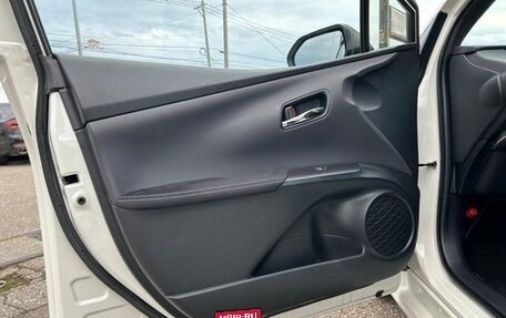 Toyota Prius IV XW50, 2022 год, 1 720 001 рублей, 16 фотография