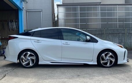 Toyota Prius IV XW50, 2022 год, 1 550 001 рублей, 5 фотография