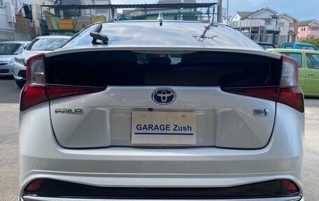 Toyota Prius IV XW50, 2022 год, 1 550 001 рублей, 7 фотография