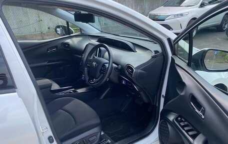 Toyota Prius IV XW50, 2022 год, 1 550 001 рублей, 12 фотография