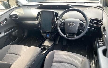 Toyota Prius IV XW50, 2022 год, 1 550 001 рублей, 13 фотография