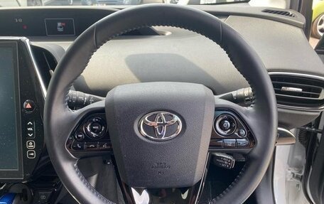 Toyota Prius IV XW50, 2022 год, 1 550 001 рублей, 14 фотография