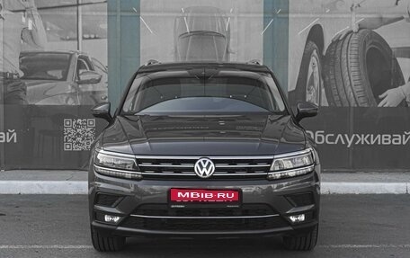 Volkswagen Tiguan II, 2020 год, 2 999 000 рублей, 3 фотография