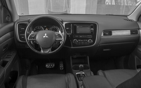 Mitsubishi Outlander III рестайлинг 3, 2013 год, 1 929 000 рублей, 6 фотография