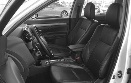 Mitsubishi Outlander III рестайлинг 3, 2013 год, 1 929 000 рублей, 10 фотография