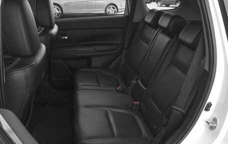 Mitsubishi Outlander III рестайлинг 3, 2013 год, 1 929 000 рублей, 9 фотография