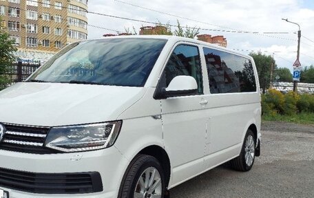 Volkswagen Multivan T6 рестайлинг, 2016 год, 3 500 000 рублей, 1 фотография