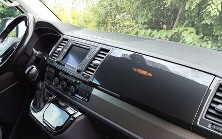 Volkswagen Multivan T6 рестайлинг, 2016 год, 3 500 000 рублей, 5 фотография