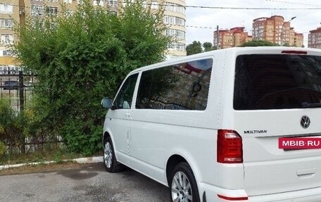 Volkswagen Multivan T6 рестайлинг, 2016 год, 3 500 000 рублей, 3 фотография