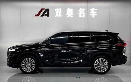 Toyota Highlander, 2022 год, 3 790 000 рублей, 2 фотография