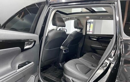 Toyota Highlander, 2022 год, 3 790 000 рублей, 17 фотография