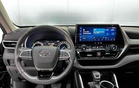 Toyota Highlander, 2022 год, 3 790 000 рублей, 10 фотография