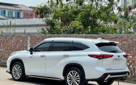 Toyota Highlander, 2022 год, 3 665 000 рублей, 3 фотография