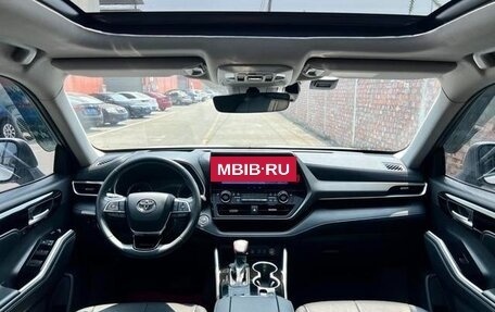 Toyota Highlander, 2022 год, 3 665 000 рублей, 7 фотография