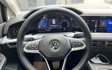 Volkswagen Golf VIII, 2022 год, 1 640 000 рублей, 13 фотография