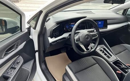Volkswagen Golf VIII, 2022 год, 1 640 000 рублей, 11 фотография