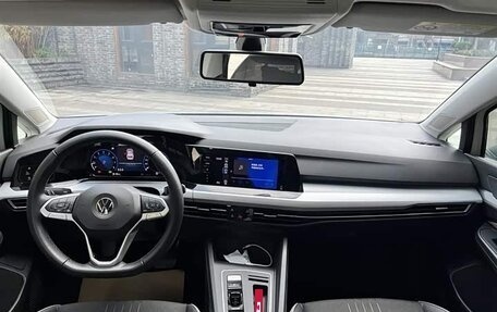 Volkswagen Golf VIII, 2022 год, 1 640 000 рублей, 12 фотография