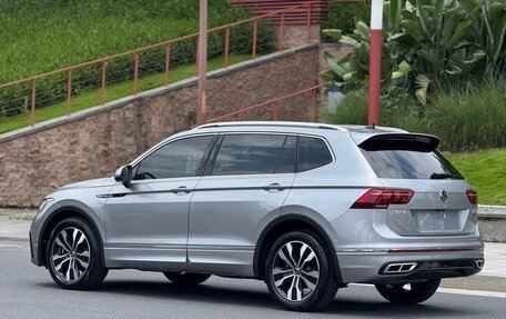 Volkswagen Tiguan II, 2022 год, 2 440 000 рублей, 4 фотография