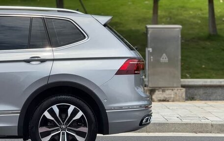 Volkswagen Tiguan II, 2022 год, 2 440 000 рублей, 3 фотография