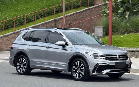 Volkswagen Tiguan II, 2022 год, 2 440 000 рублей, 8 фотография