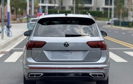 Volkswagen Tiguan II, 2022 год, 2 440 000 рублей, 5 фотография