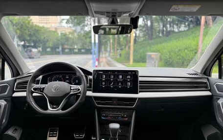 Volkswagen Tiguan II, 2022 год, 2 440 000 рублей, 15 фотография