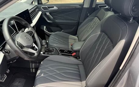Volkswagen Tiguan II, 2022 год, 2 440 000 рублей, 13 фотография