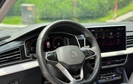 Volkswagen Tiguan II, 2022 год, 2 440 000 рублей, 14 фотография