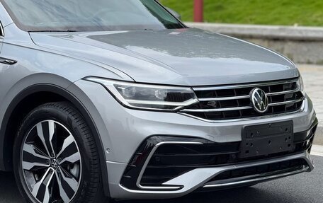 Volkswagen Tiguan II, 2022 год, 2 440 000 рублей, 9 фотография