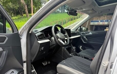 Volkswagen Tiguan II, 2022 год, 2 440 000 рублей, 12 фотография